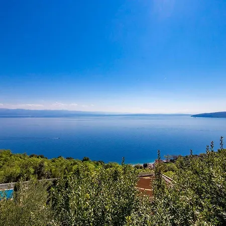 Apartament Davor *
